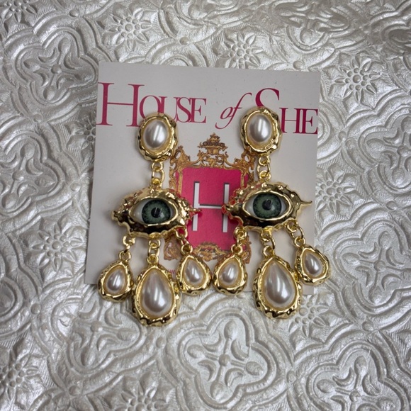 Shia Gold and Pearl Eye Earrings - Picture 5 of 6